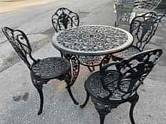 Güllü masa sandalye takım siyah