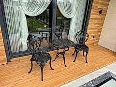 Güllü sandalye iki osmanlı masa siyah renk