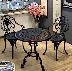 Güllü kollu sandalye yuvarlak masa