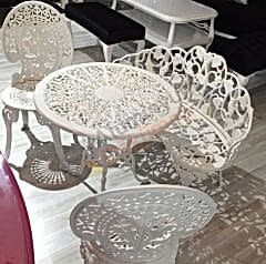 Beyaz takım 2 sandalye 1 masa bank osmanlı